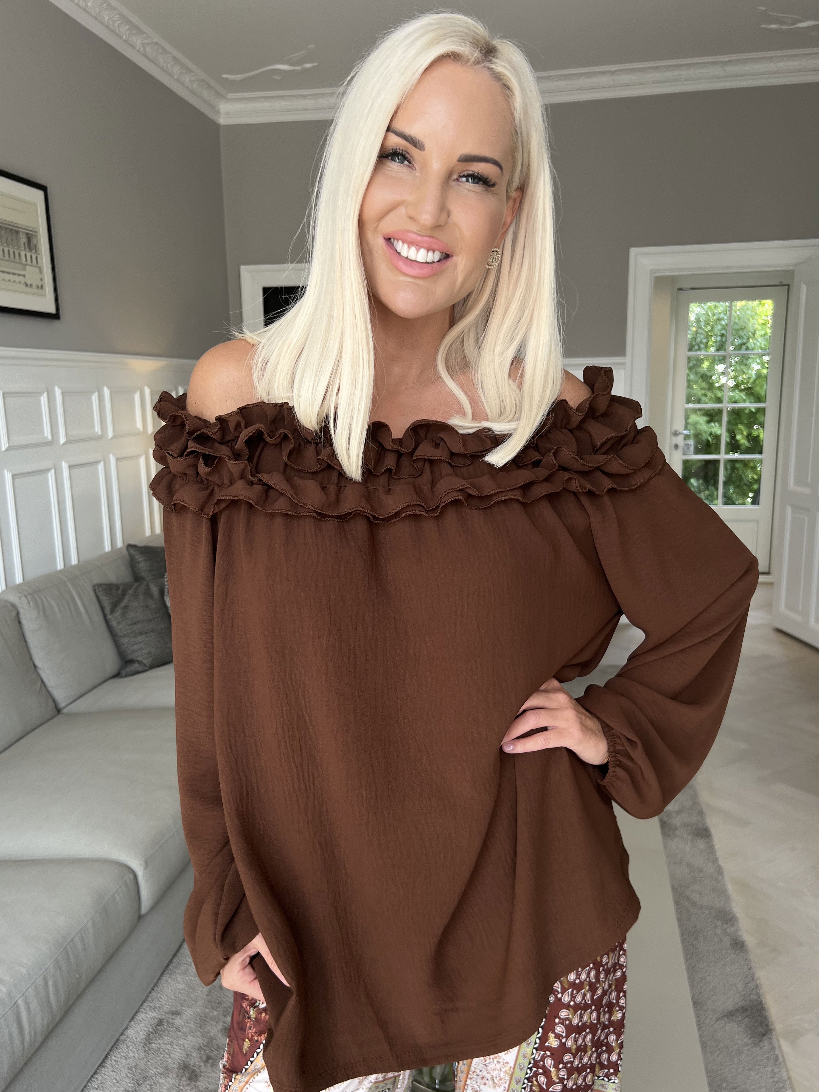 Chili - Fineste tunika bluse med flæser i udskæringen